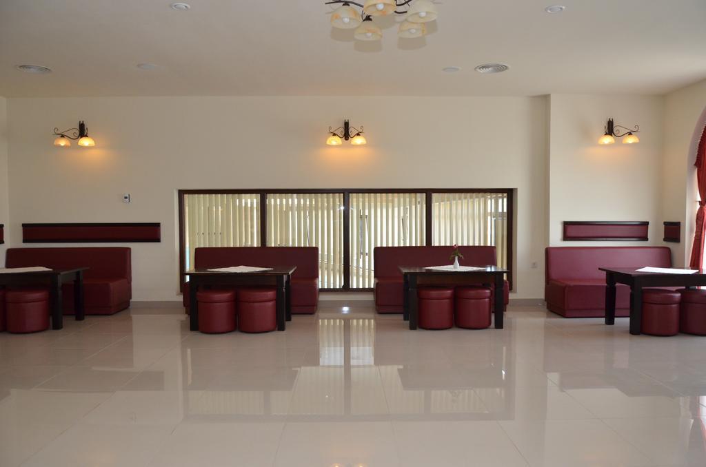 Hotel Restaurant La Conac Botiz 外观 照片