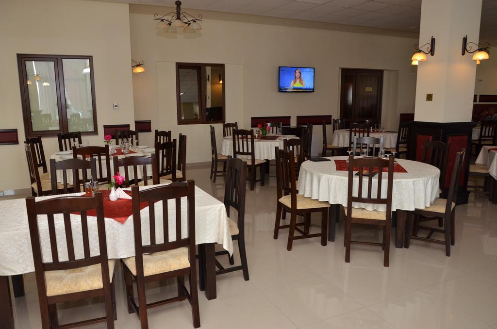 Hotel Restaurant La Conac Botiz 外观 照片