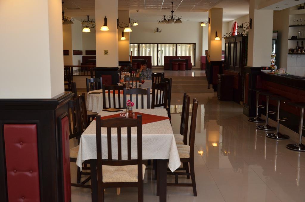 Hotel Restaurant La Conac Botiz 外观 照片
