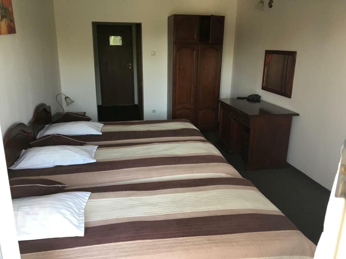 Hotel Restaurant La Conac Botiz 外观 照片